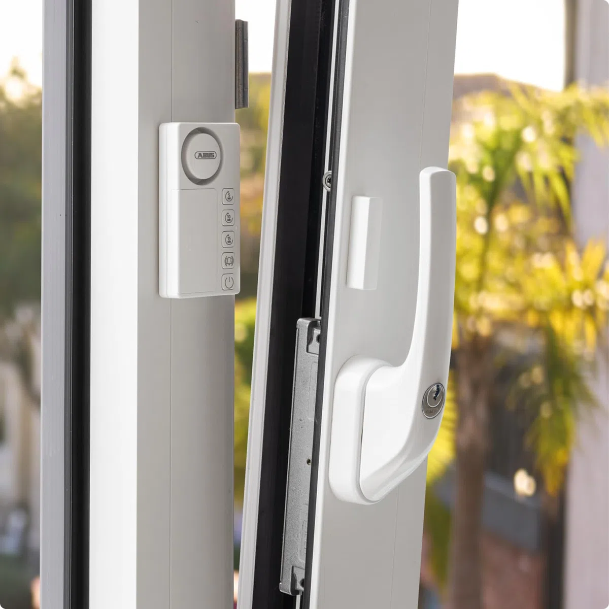 ABUS Time2Close Fensteralarm mit Countdown - Timer erinnert nach 5, 10 oder 15 Minuten an offene Fenster oder Türen - optional mit zusätzlichem Alarm bei Einbruch - zur Klebemontage