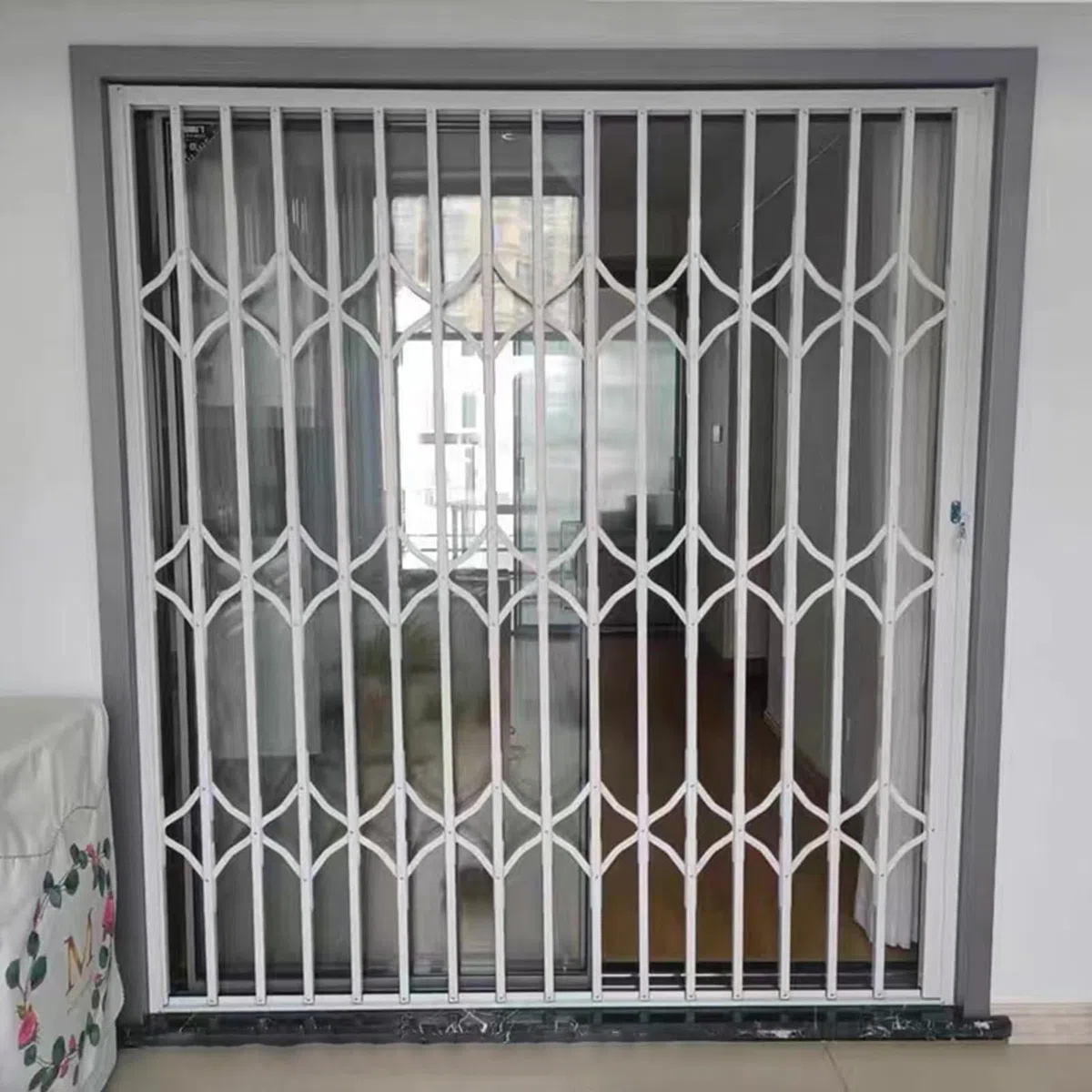 Erweiterbarer Fensterschutz, Diebstahlschutz, Sicherheitsgitter mit Schloss, faltbare Egress Bar für Türen, 101,6 x 221 cm (B 100 x H 220 cm) – Schnellverschluss-Sicherheitslösung